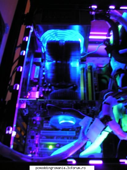 coolerul cpu este un zalman 9500 led si cel de la video e vf700 cu led tot de la zalman carcasa mea